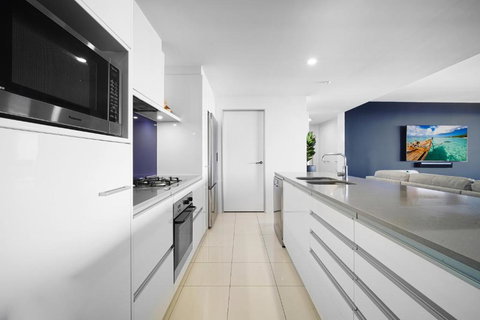 Circle On Cavill Sub Penthouse W/ 4 Bedrooms - Sunshine Coast Tourism 4