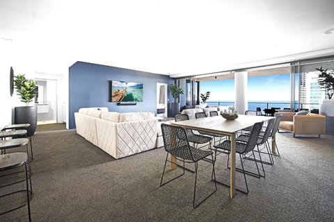 Circle On Cavill Sub Penthouse W/ 4 Bedrooms - Sunshine Coast Tourism 2