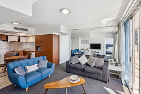 Chevron Renaissance - Level 33 Southern Facing 2B Apartment - Sunshine Coast Tourism 4