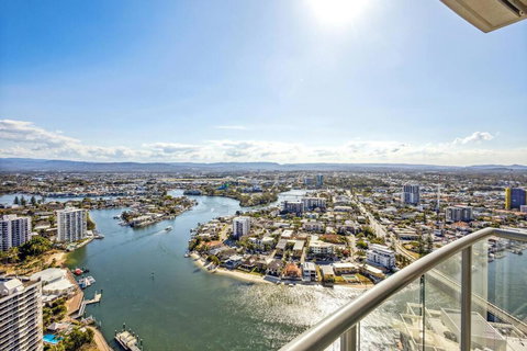 Chevron Renaissance - Level 33 Southern Facing 2B Apartment - Sunshine Coast Tourism 2