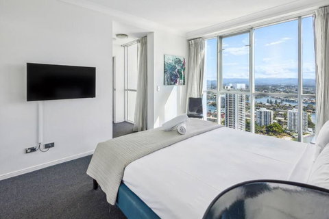 Chevron Renaissance - Level 33 Southern Facing 2B Apartment - Sunshine Coast Tourism 3