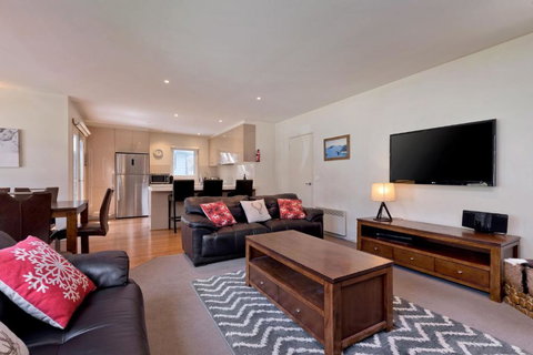 COME BY CHANCE, Dinner Plain - Sunshine Coast Tourism 4