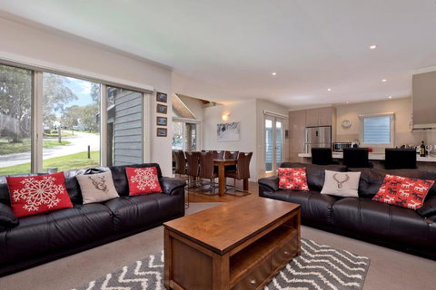 COME BY CHANCE, Dinner Plain - Sunshine Coast Tourism 3