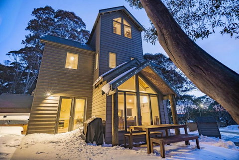 COME BY CHANCE, Dinner Plain - Sunshine Coast Tourism 1