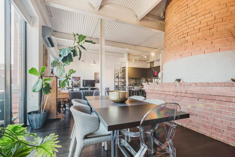 Cocoa Loft - A Designer Conversion Off Chapel St - Sunshine Coast Tourism 1
