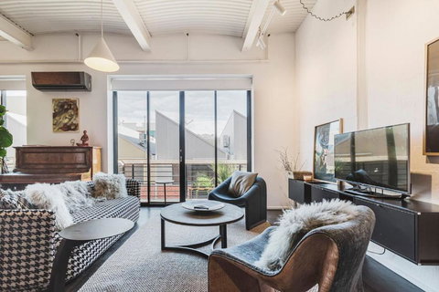 Cocoa Loft - A Designer Conversion Off Chapel St - Sunshine Coast Tourism 2