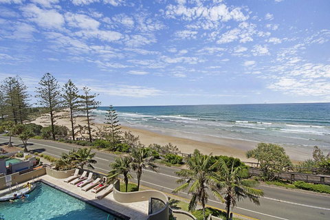 Clubb Coolum Beach Resort - Sunshine Coast Tourism 3