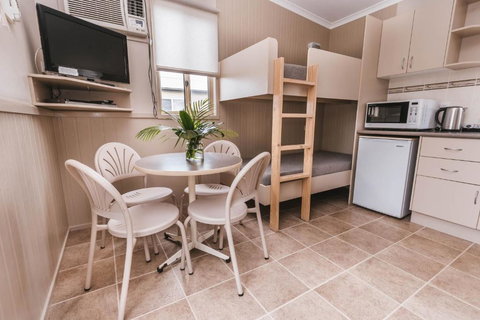 Clyde View Holiday Park - Sunshine Coast Tourism 3