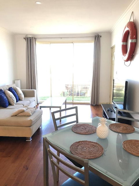 Coastal Blue - Sunshine Coast Tourism 0