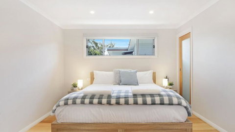 Coastal Bungalow - Sunshine Coast Tourism 4