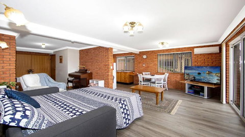 Coastal Charm Ettalong Beach - Sunshine Coast Tourism 1