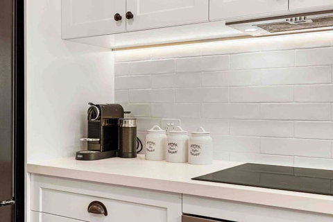 Coastal Comfort In Burleigh Heads Parking And WIFI - Sunshine Coast Tourism 2