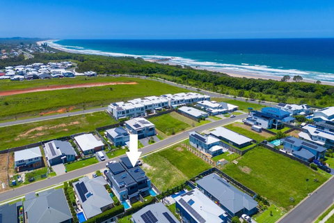 Coastal Comfort - Sunshine Coast Tourism 2