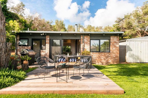 Coastal Cottage, Perfectly Positioned - Sunshine Coast Tourism 0