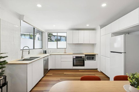 Coastal Hideaway On Palm Beach - Sunshine Coast Tourism 3