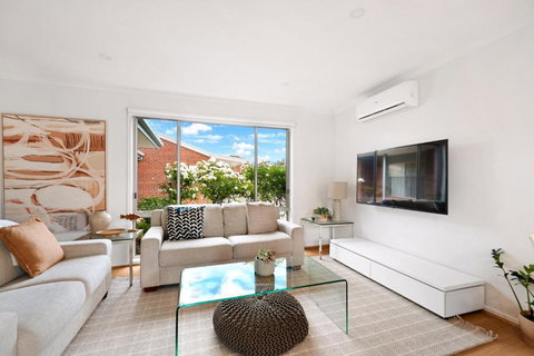 Coastal Nest -walk To The Beach - Sunshine Coast Tourism 3