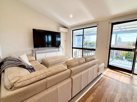 Coastal Ocean Views & Breezes - Sunshine Coast Tourism 0