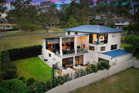 Coastal Serenity On Mollymook - Sunshine Coast Tourism 0