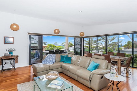 Coastal Serenity On Mollymook - Sunshine Coast Tourism 2