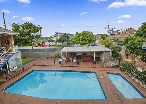 Coasters 2 - Sunshine Coast Tourism 0