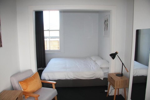 College Lawn Hotel - Sunshine Coast Tourism 3