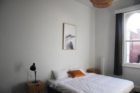 College Lawn Hotel - Sunshine Coast Tourism 4