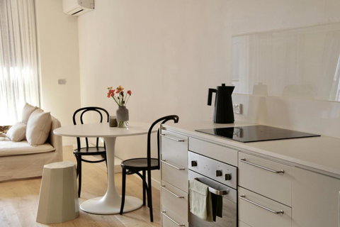 Collingwood Studio Hideaway - Sunshine Coast Tourism 0