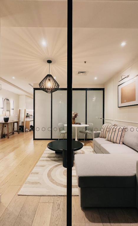 Collins Escape - 2 Bedrooms With Collins St Balcony - Sunshine Coast Tourism 1