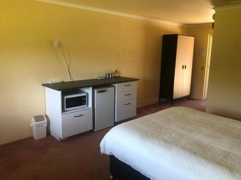 Colonial Inn Guest Rooms - Sunshine Coast Tourism 3