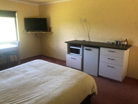 Colonial Inn Guest Rooms - Sunshine Coast Tourism 2