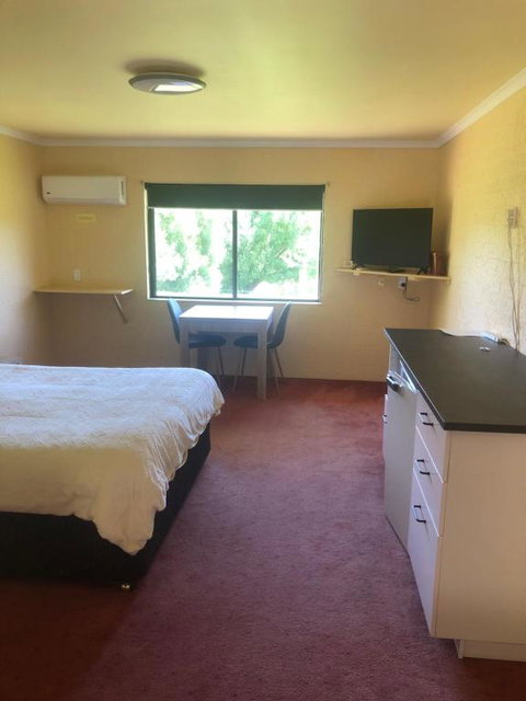 Colonial Inn Guest Rooms - Sunshine Coast Tourism 1