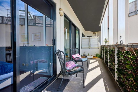 Comfort Charm A Homely Retreat Awaits - Sunshine Coast Tourism 3