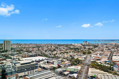 COMPLETE HOST Shadowplay Apartments - Sunshine Coast Tourism 4