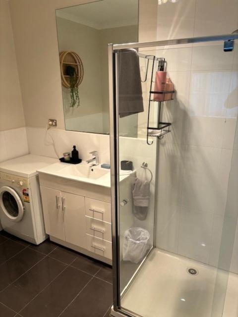 Cosy Cottage - Holiday Sunshine Coast 1