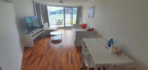 Dana-Central Apartment With Mount Ainslie Views - Sunshine Coast Tourism 0