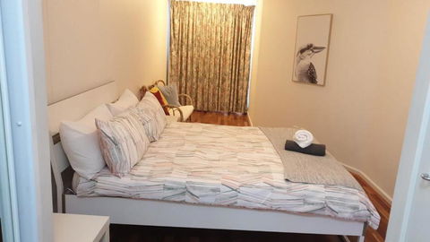 Dana-Central Apartment With Mount Ainslie Views - Sunshine Coast Tourism 2