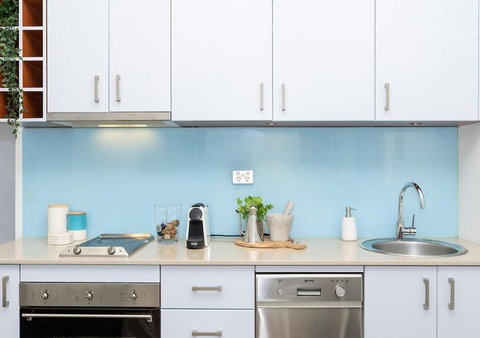 COZY BEACH FRONT STUDIO WITH AIRCON - Sunshine Coast Tourism 3