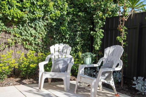 Cranbrook Courtyard - A Sunny City-fringe Retreat - Sunshine Coast Tourism 2