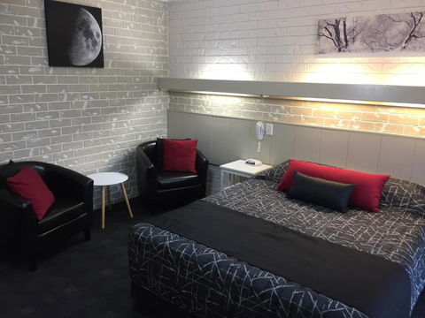Culcairn Motor Inn - Holiday Sunshine Coast 0