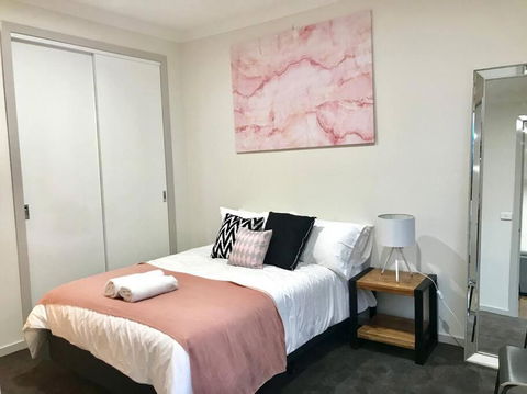 D112 Braybrook Central Stay-Great Getaway - Sunshine Coast Tourism 0