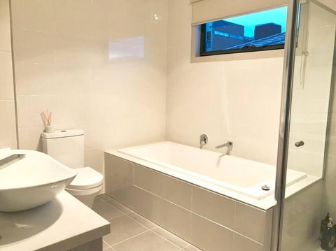 D112 Braybrook Central Stay-Great Getaway - Sunshine Coast Tourism 4