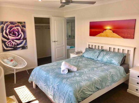 DELUXE Escape! Central, NEW & Spacious 3 Bed - Sunshine Coast Tourism 2