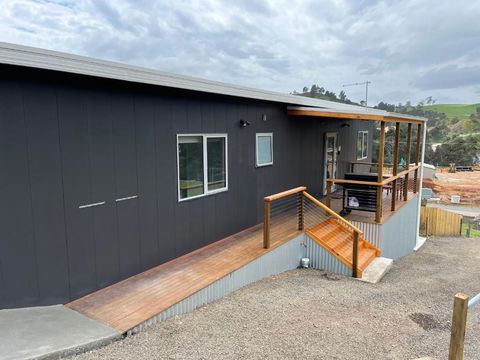 Derby Digs Cabin - Sunshine Coast Tourism 0
