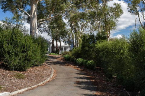 Derwent River Cottage - Tranquil Waterfront Living - Holiday Sunshine Coast 1