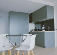 2Bed 2Bath Minimalist Apartment in CBD - Sunshine Coast Tourism