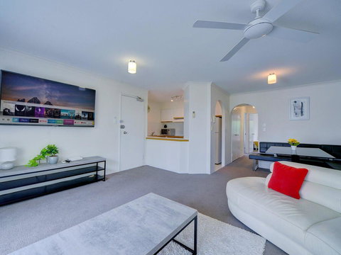 2BR Aloha Lane Main Beach Apartment - Holiday Sunshine Coast 1