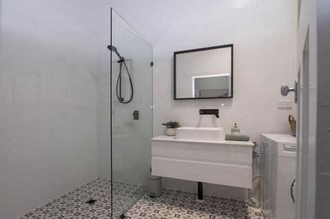 2BR Cottage With Parking Close To Adelaide CBD - Sunshine Coast Tourism 3