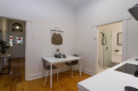 2BR Cottage With Parking Close To Adelaide CBD - Sunshine Coast Tourism 2