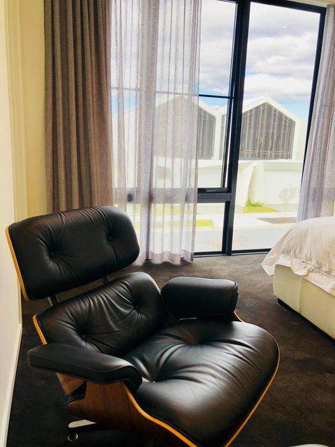 3 Bedroom Executive Luxury Beachside Townhouse - Sunshine Coast Tourism 3