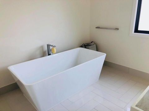 3 Bedroom Executive Luxury Beachside Townhouse - Sunshine Coast Tourism 2